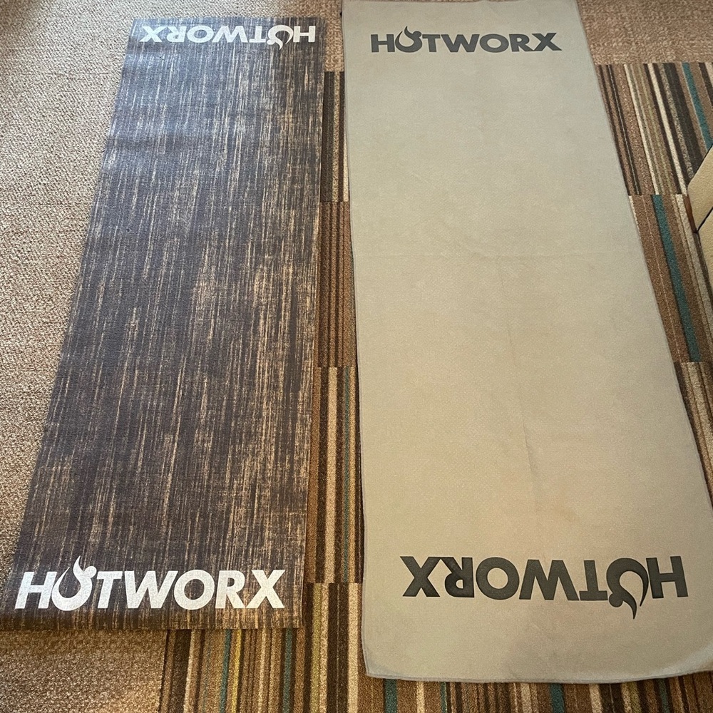 HOTWORX Yoga Mat Set - Black and Tan